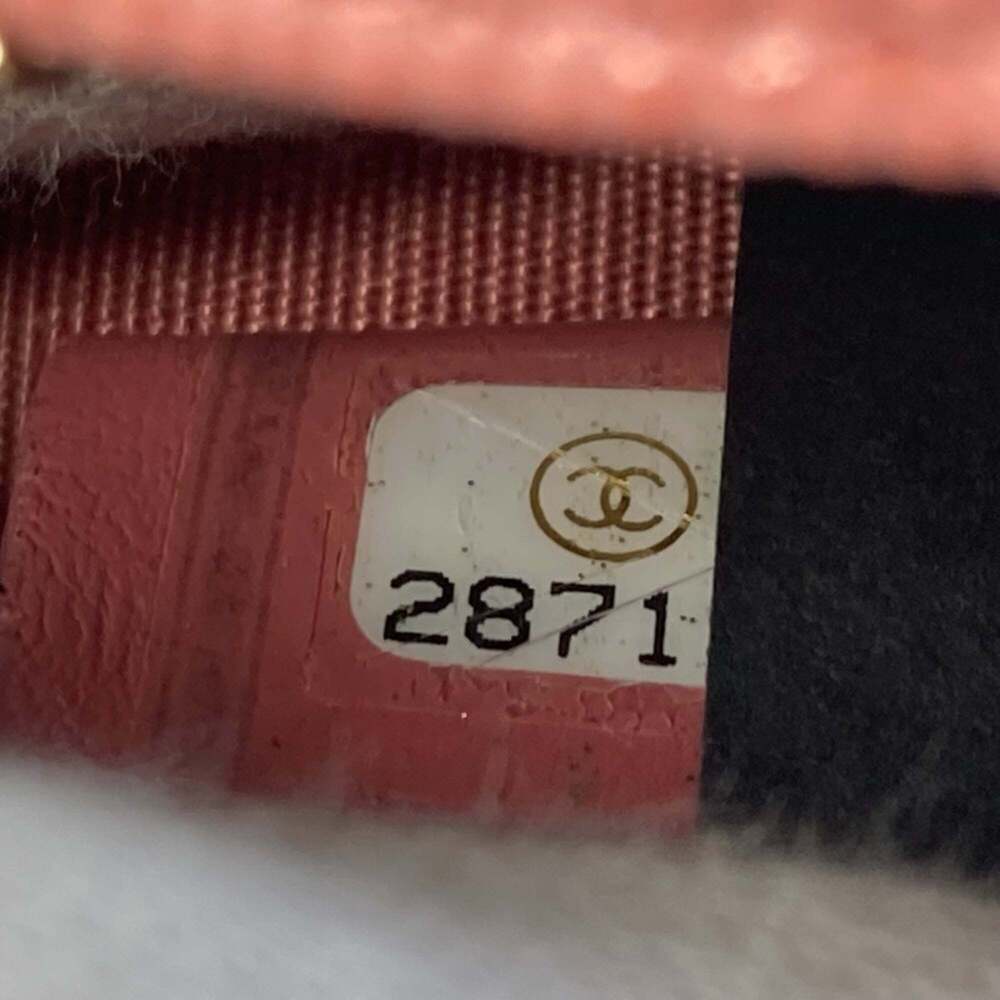 CHANEL Authentic Pink Wallet - Picture 12 of 13